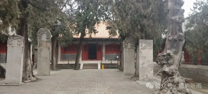 尼山孔廟大成門內的院落及大成殿